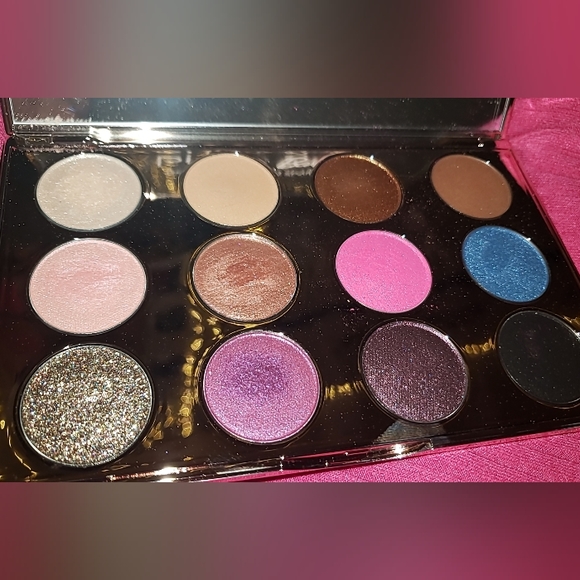 Barbie x Pur Makeup Pallete - Picture 4 of 7